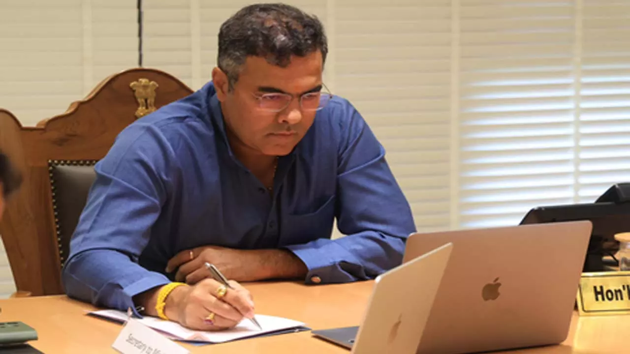 बाढ़ की आशंका पर एक्शन मोड में मंत्री प्रवेश वर्मा, डीएम के साथ की बैठक बाढ़ की आशंका पर एक्शन मोड में मंत्री प्रवेश वर्मा, डीएम के साथ की बैठक