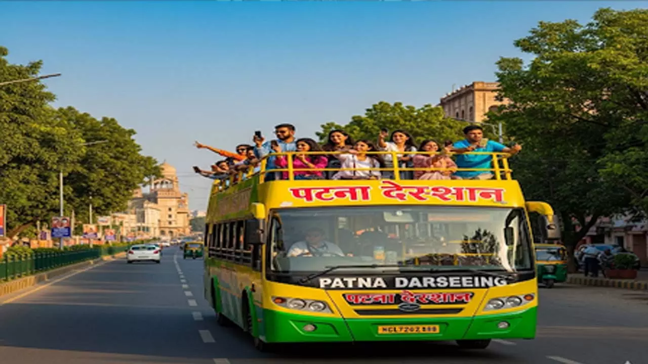 पटना में शुरू हुई पहली ओपन डबल डेकर बस सेवा, पर्यटनियों के लिए नई सुविधा पटना में शुरू हुई पहली ओपन डबल डेकर बस सेवा, पर्यटनियों के लिए नई सुविधा