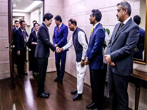सिंगापुर के PM लॉरेंस वोंग तीन दिवसीय यात्रा पर पहुंचे भारत सिंगापुर के PM लॉरेंस वोंग तीन दिवसीय यात्रा पर पहुंचे भारत