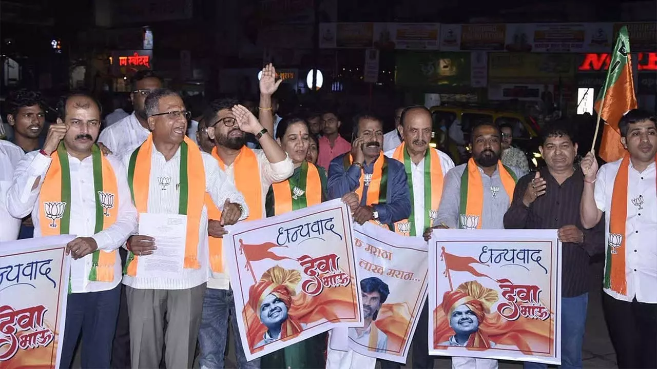 महाराष्ट्र सरकार के मराठा आरक्षण फैसले पर नासिक में बीजेपी ने मनाया उत्सव महाराष्ट्र सरकार के मराठा आरक्षण फैसले पर नासिक में बीजेपी ने मनाया उत्सव