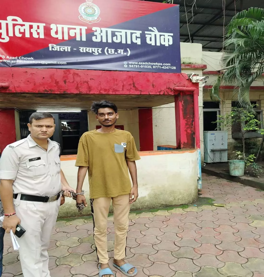 रायपुर में चाकू लहराकर जनता को डराने वाला आरोपी गिरफ्तार रायपुर में चाकू लहराकर जनता को डराने वाला आरोपी गिरफ्तार
