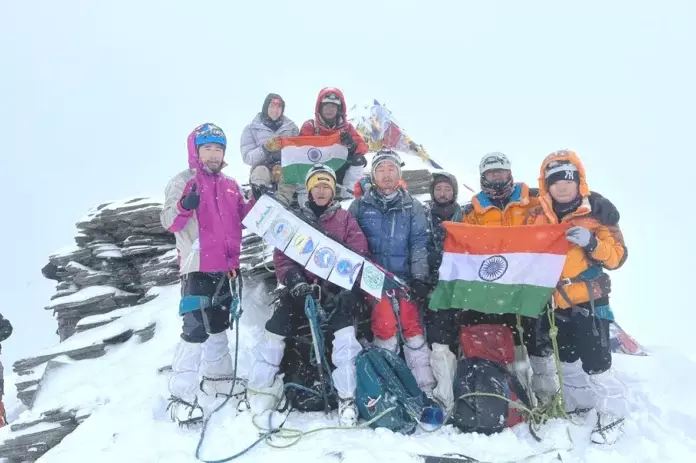 Arunachal की टीम ने माउंट कांग यात्से पर चढ़ाई की Arunachal की टीम ने माउंट कांग यात्से पर चढ़ाई की