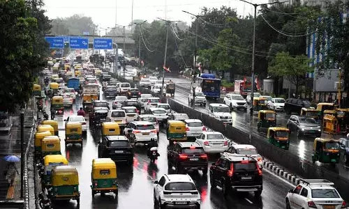 दिल्ली-एनसीआर में भारी बारिश, जलभराव से जनजीवन प्रभावित