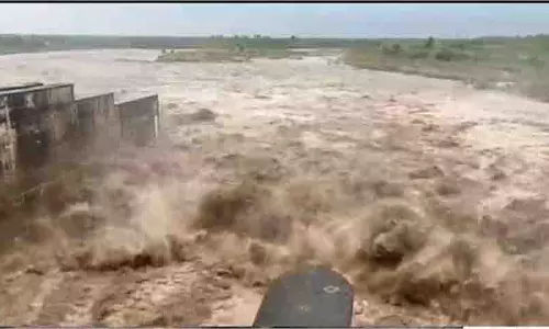 Haryana:हथिनी कुंड बैराज से छोड़ा गया 2.72 लाख क्यूसेक पानी Haryana:हथिनी कुंड बैराज से छोड़ा गया 2.72 लाख क्यूसेक पानी