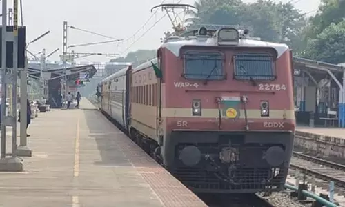 विल्लुपुरम-तिरुपति एक्सप्रेस ट्रेन आज कट्पडी में रुकेगी विल्लुपुरम-तिरुपति एक्सप्रेस ट्रेन आज कट्पडी में रुकेगी