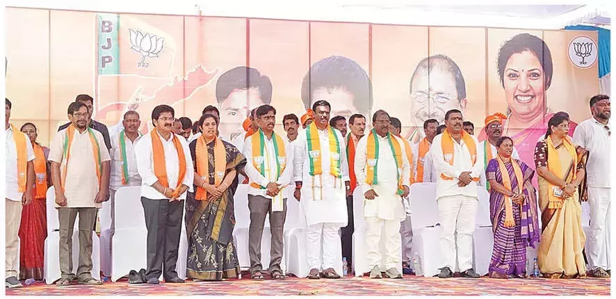 Andhra: बीजेपी ने YSRCP पर पोलावरम को बर्बाद करने का आरोप लगाया Andhra: बीजेपी ने YSRCP पर पोलावरम को बर्बाद करने का आरोप लगाया