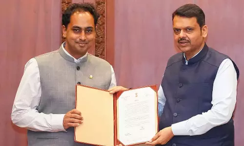 राज्य सरकार के विकास कार्यक्रम में सर्वोच्च प्रदर्शन के लिए जलगांव जिला कलेक्ट्रेट को सम्मानित किया