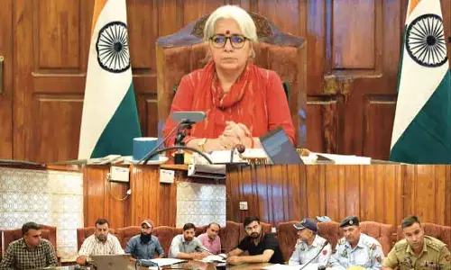 DC Bandipora ने यातायात समीक्षा, चरणबद्ध कार्य योजना जारी की DC Bandipora ने यातायात समीक्षा, चरणबद्ध कार्य योजना जारी की