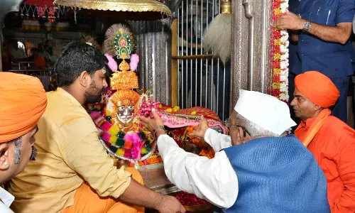 Jaipur: राज्यपाल हरिभाऊ बागडे ने बाबा रामदेव जी के किए दर्शन