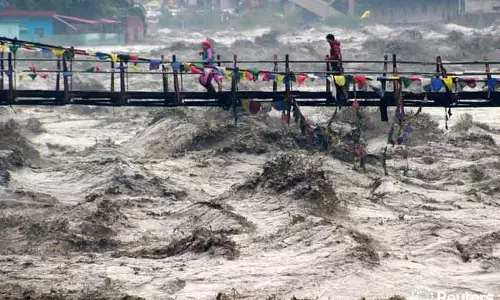 Himachal में ताजा बारिश से पंजाब में बाढ़ का संकट गहराया, यमुना का पानी दिल्ली के घरों में घुसा Himachal में ताजा बारिश से पंजाब में बाढ़ का संकट गहराया, यमुना का पानी दिल्ली के घरों में घुसा