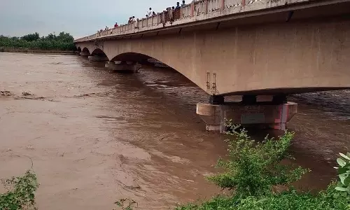 Yamuna का जलस्तर चेतावनी के निशान से ऊपर, पानीपत और सोनीपत में हाई अलर्ट Yamuna का जलस्तर चेतावनी के निशान से ऊपर, पानीपत और सोनीपत में हाई अलर्ट