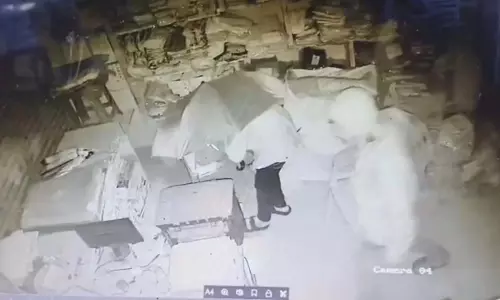 CCTV से बचने के लिए चोरों ने अपनाया अनोखा तरीका; ओडिशा पुलिस ने शुरू की जांच