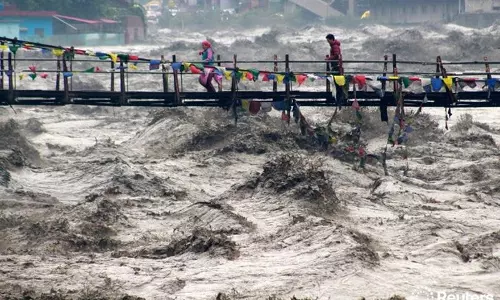हिमाचल में ताजा बारिश से पंजाब में बाढ़ का संकट गहराया Yamuna का पानी दिल्ली के घरों में घुसा हिमाचल में ताजा बारिश से पंजाब में बाढ़ का संकट गहराया Yamuna का पानी दिल्ली के घरों में घुसा