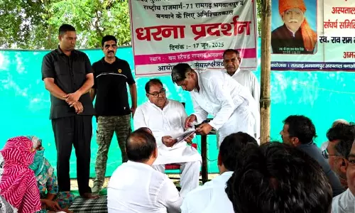 दीपेंद्र हुड्डा, अभय चौटाला ने रेवाड़ी गांव में 200 बिस्तरों वाले अस्पताल के विरोध का समर्थन किया दीपेंद्र हुड्डा, अभय चौटाला ने रेवाड़ी गांव में 200 बिस्तरों वाले अस्पताल के विरोध का समर्थन किया