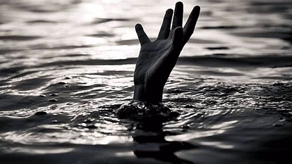 Dhanbad में नदी में नहाते समय डूबी संध्या का शव मिला Dhanbad में नदी में नहाते समय डूबी संध्या का शव मिला