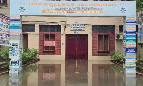Jalandhar: बारिश के कारण स्कूल बंद, कक्षाएं ऑनलाइन मोड में Jalandhar: बारिश के कारण स्कूल बंद, कक्षाएं ऑनलाइन मोड में