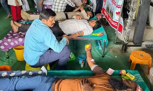 Eid Milad : युवाओं द्वारा रक्तदान