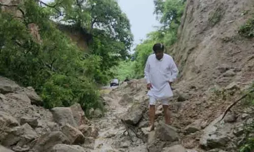 भूस्खलन के बाद Una जाने वाली सड़क अवरुद्ध