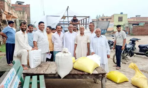Punjab बाढ़ पीड़ितों के लिए फतेहाबाद के ग्रामीणों ने रैली निकाली Punjab बाढ़ पीड़ितों के लिए फतेहाबाद के ग्रामीणों ने रैली निकाली