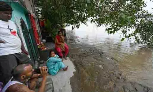 Delhi: यमुना का जलस्तर खतरे के पार, लोहा पुल यातायात के लिए बंद Delhi: यमुना का जलस्तर खतरे के पार, लोहा पुल यातायात के लिए बंद