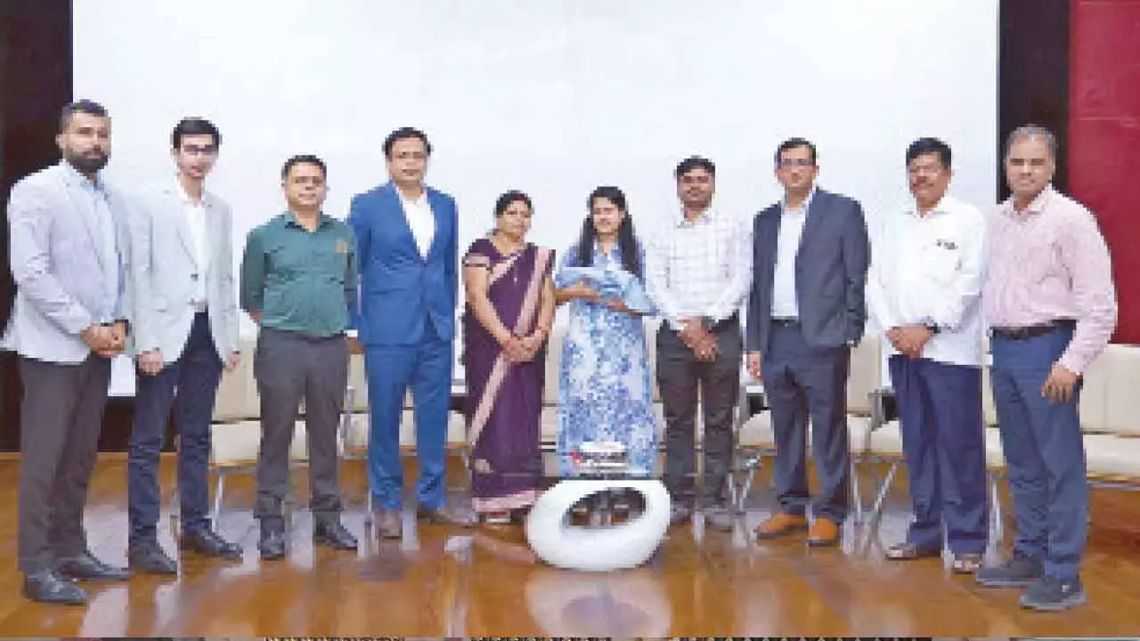 Telangana: निराशा आशा में बदल गई, बीमार बच्चे को इलाज के लिए हैदराबाद भेजा गया Telangana: निराशा आशा में बदल गई, बीमार बच्चे को इलाज के लिए हैदराबाद भेजा गया