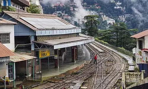 Himachal : बारिश के कारण ट्रेनें रुकीं, स्कूल बंद, 6 राष्ट्रीय राजमार्ग अवरुद्ध Himachal : बारिश के कारण ट्रेनें रुकीं, स्कूल बंद, 6 राष्ट्रीय राजमार्ग अवरुद्ध