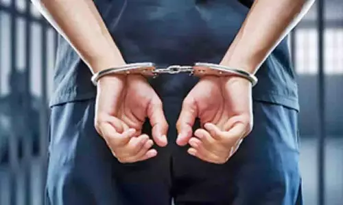 Delhi: पुलिस ने अलीगढ़ में अवैध हथियार फैक्ट्री पकड़ी, तीन गिरफ्तार