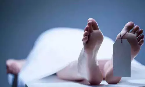 Telangana: अंतिम संस्कार की तैयारियां पूरी होने के बाद वानापर्थी का व्यक्ति जीवित मिला Telangana: अंतिम संस्कार की तैयारियां पूरी होने के बाद वानापर्थी का व्यक्ति जीवित मिला