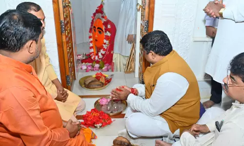 मंत्री गजेंद्र यादव ने धमतरी में बिलई माता के दर्शन किए