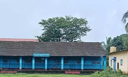 Karnataka : शिक्षकों की कमी और शून्य नामांकन के कारण स्कूल बंद