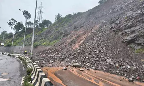 बिजली कटौती से लेकर टूटे घरों तक, Solan में बारिश से करोड़ों का नुकसान बिजली कटौती से लेकर टूटे घरों तक, Solan में बारिश से करोड़ों का नुकसान