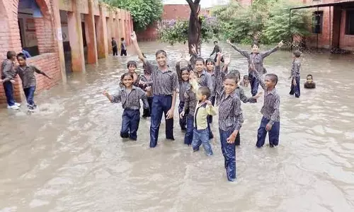 Jhajjar में भारी बारिश, स्कूल और यातायात प्रभावित