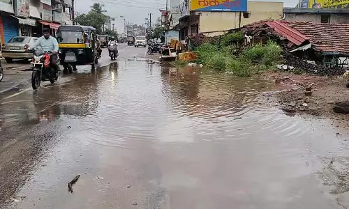 Kollegal : सोमवार को पूरे तालुका में भारी बारिश हुई Kollegal : सोमवार को पूरे तालुका में भारी बारिश हुई
