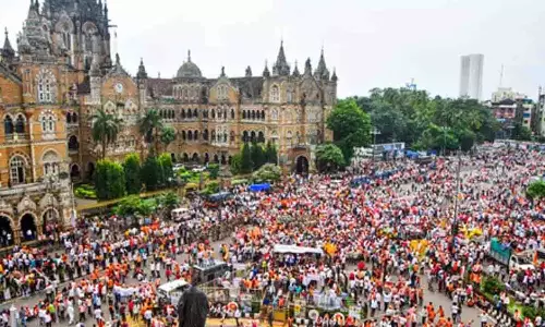 मुंबई में सड़क जाम पर HC की सख्ती, मराठा प्रदर्शनकारियों को फटकार मुंबई में सड़क जाम पर HC की सख्ती, मराठा प्रदर्शनकारियों को फटकार
