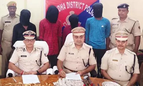 11.55 करोड़ रुपये की Janakia ज्वेलरी शॉप डकैती में 3 गिरफ्तार, लूट का कुछ हिस्सा बरामद 11.55 करोड़ रुपये की Janakia ज्वेलरी शॉप डकैती में 3 गिरफ्तार, लूट का कुछ हिस्सा बरामद