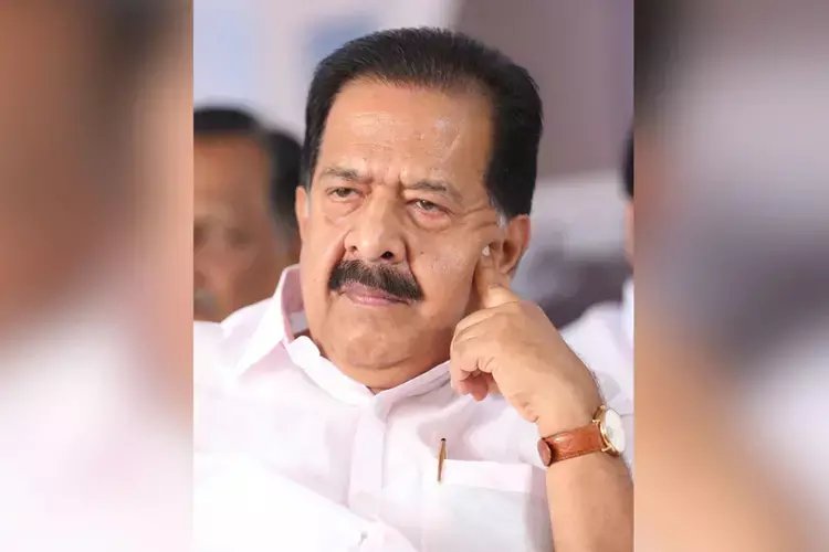 एम्बुलेंस अनुबंध को लेकर चेन्निथला ने Kerala सरकार की आलोचना की एम्बुलेंस अनुबंध को लेकर चेन्निथला ने Kerala सरकार की आलोचना की