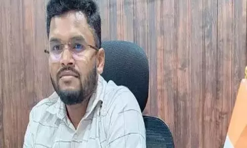 डिप्टी कलेक्टर नहीं आ रहा पुलिस की पकड़ में, अब चीफ सेक्रेटरी से शिकायत डिप्टी कलेक्टर नहीं आ रहा पुलिस की पकड़ में, अब चीफ सेक्रेटरी से शिकायत