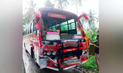 Kerala : एक बस के पिछले हिस्से से टकराने से 14 लोग घायल हो गए