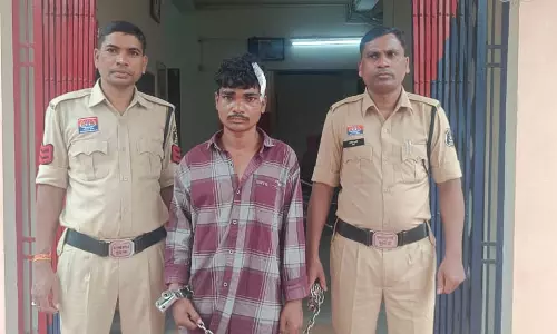 खर्चे की मांग पूरा ना करने पर माँ-नानी पर डंडे से हमला, ईलाज के दौरान नानी की मौत