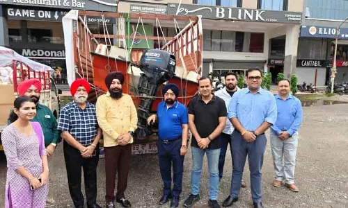 राज्यसभा सांसद Vikramjit Singh Sahni ने सहायता को हरी झंडी दिखाई राज्यसभा सांसद Vikramjit Singh Sahni ने सहायता को हरी झंडी दिखाई