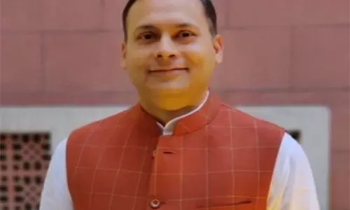 भाजपा के अमित मालवीय ने कांग्रेस के पवन खेड़ा पर दो EPIC रखने का आरोप लगाया भाजपा के अमित मालवीय ने कांग्रेस के पवन खेड़ा पर दो EPIC रखने का आरोप लगाया