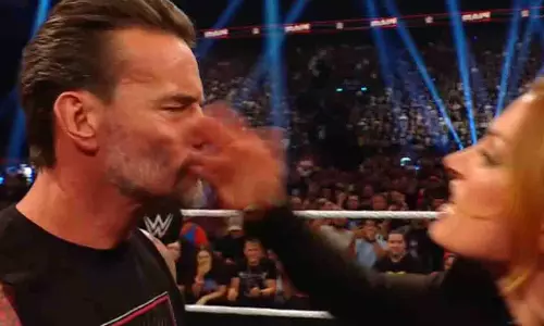 CM Punk: थप्पड़ों की बरसात, बेकी लिंच का तीखा हमला