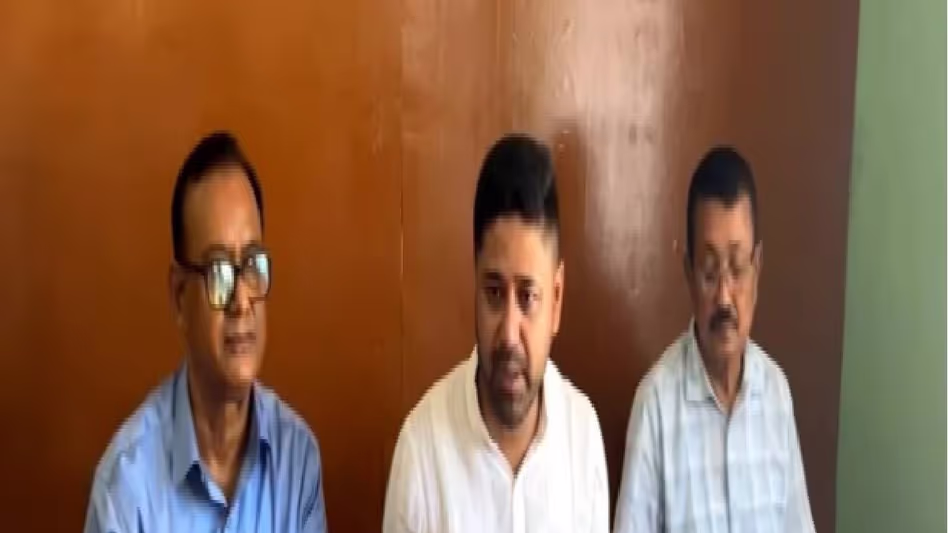 एजेपी प्रमुख लुरिनज्योति गोगोई ने मौलाना मदनी की यात्रा में Assam के सीएम की भूमिका पर सवाल उठाए एजेपी प्रमुख लुरिनज्योति गोगोई ने मौलाना मदनी की यात्रा में Assam के सीएम की भूमिका पर सवाल उठाए