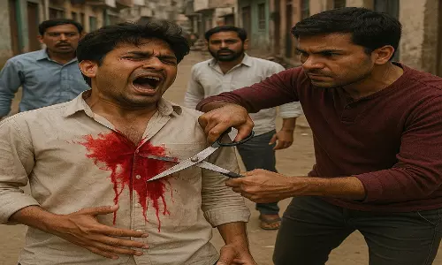 मोहल्ले में विवाद के दौरान युवक पर कैंची से हमला, हालत गंभीर मोहल्ले में विवाद के दौरान युवक पर कैंची से हमला, हालत गंभीर