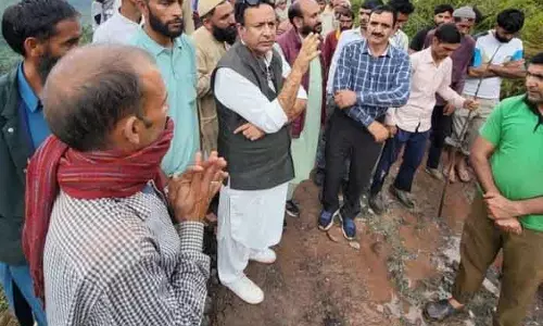 Chowdhary Zulfkar ने बुद्धल, खवास के बारिश प्रभावित इलाकों का दौरा किया