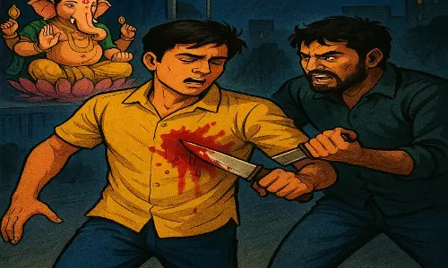गणेश पंडाल से लौट रहे युवक पर चाकू से हमला, दो आरोपी गिरफ्तार
