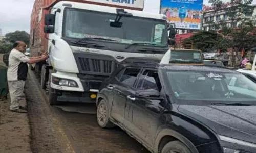 Pune-Nashik राजमार्ग पर दुर्घटनाओं का सिलसिला जारी Pune-Nashik राजमार्ग पर दुर्घटनाओं का सिलसिला जारी