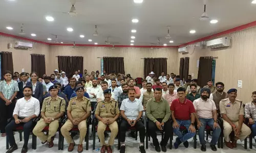 SSP डॉ. लाल उमेद सिंह का निर्देश, अब दोपहिया वाहन के साथ अनिवार्य होगा हेलमेट SSP डॉ. लाल उमेद सिंह का निर्देश, अब दोपहिया वाहन के साथ अनिवार्य होगा हेलमेट