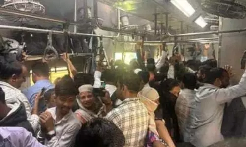 Kedgaon रेलवे स्टेशन पर यात्रियों की दुर्दशा Kedgaon रेलवे स्टेशन पर यात्रियों की दुर्दशा