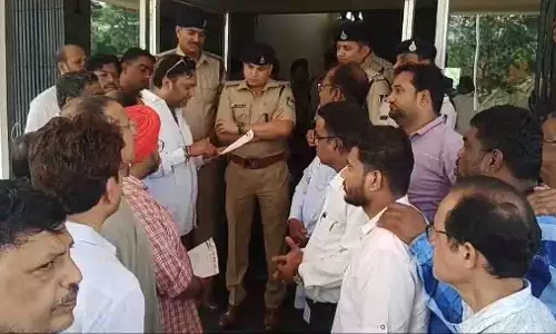 Dhar: राहुल गांधी के पुतला दहन पर कांग्रेस का विरोध प्रदर्शन